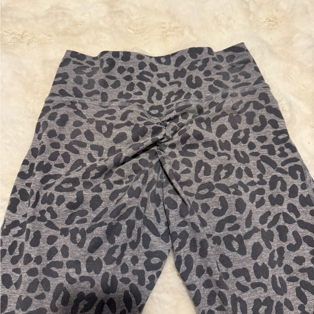 Bombshell Gray Cheetah Leggings Small - image 6
